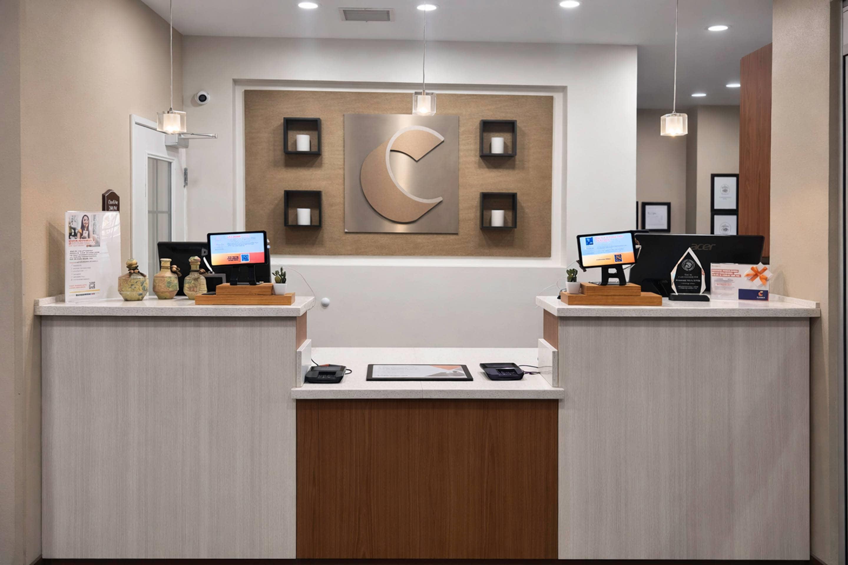 Front desk | Comfort Inn & Suites Las Cruces Mesilla