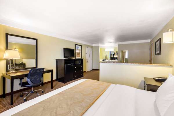  - Quality Inn & Suites Gallup - I-40, Exit 20