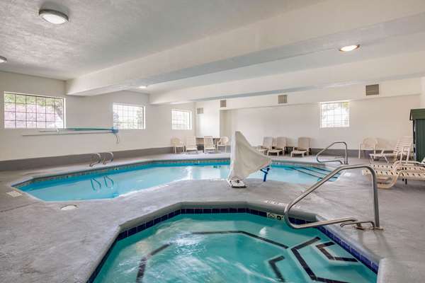 Pool - Quality Inn & Suites Gallup - I-40, Exit 20