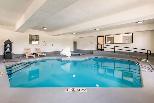 Pool - Quality Inn & Suites Gallup - I-40, Exit 20