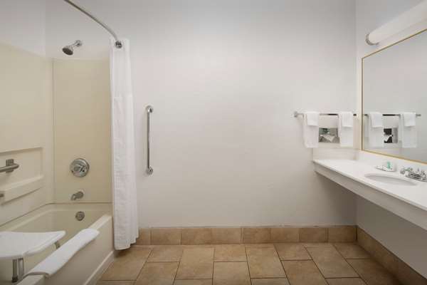  - Quality Inn & Suites Gallup - I-40, Exit 20