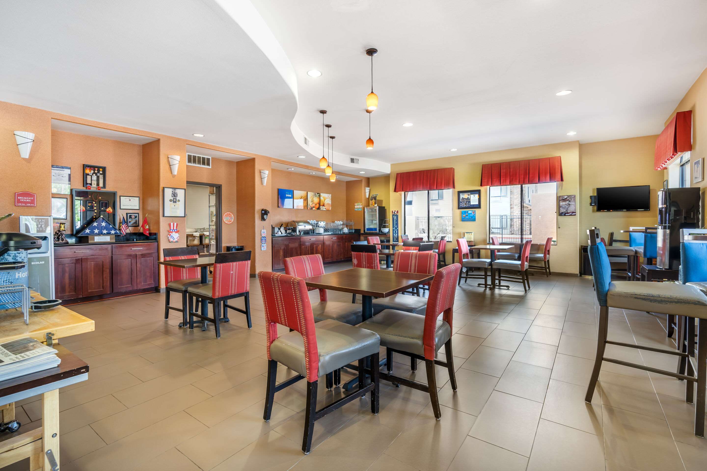 Breakfast area | Comfort Suites Gallup