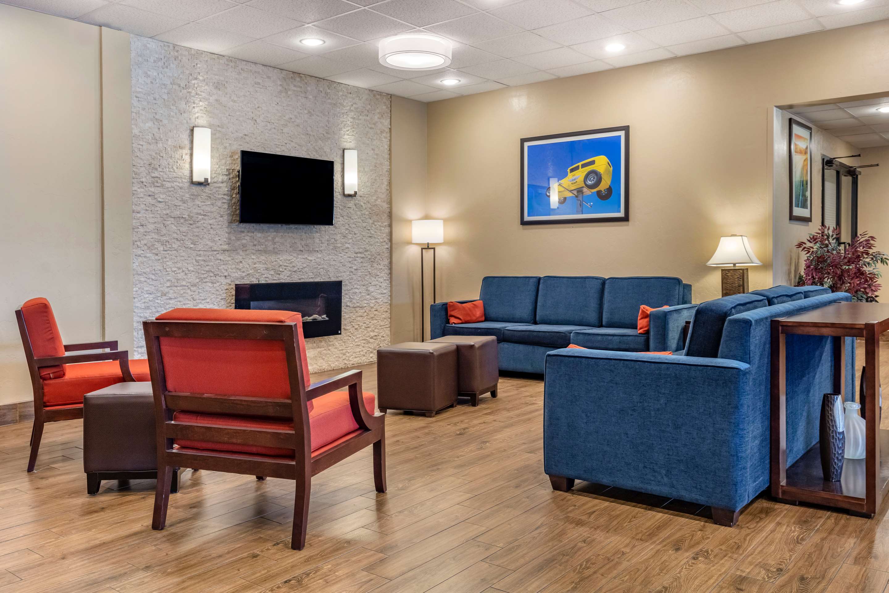 Lobby with sitting area | Comfort Inn Santa Rosa on Route 66