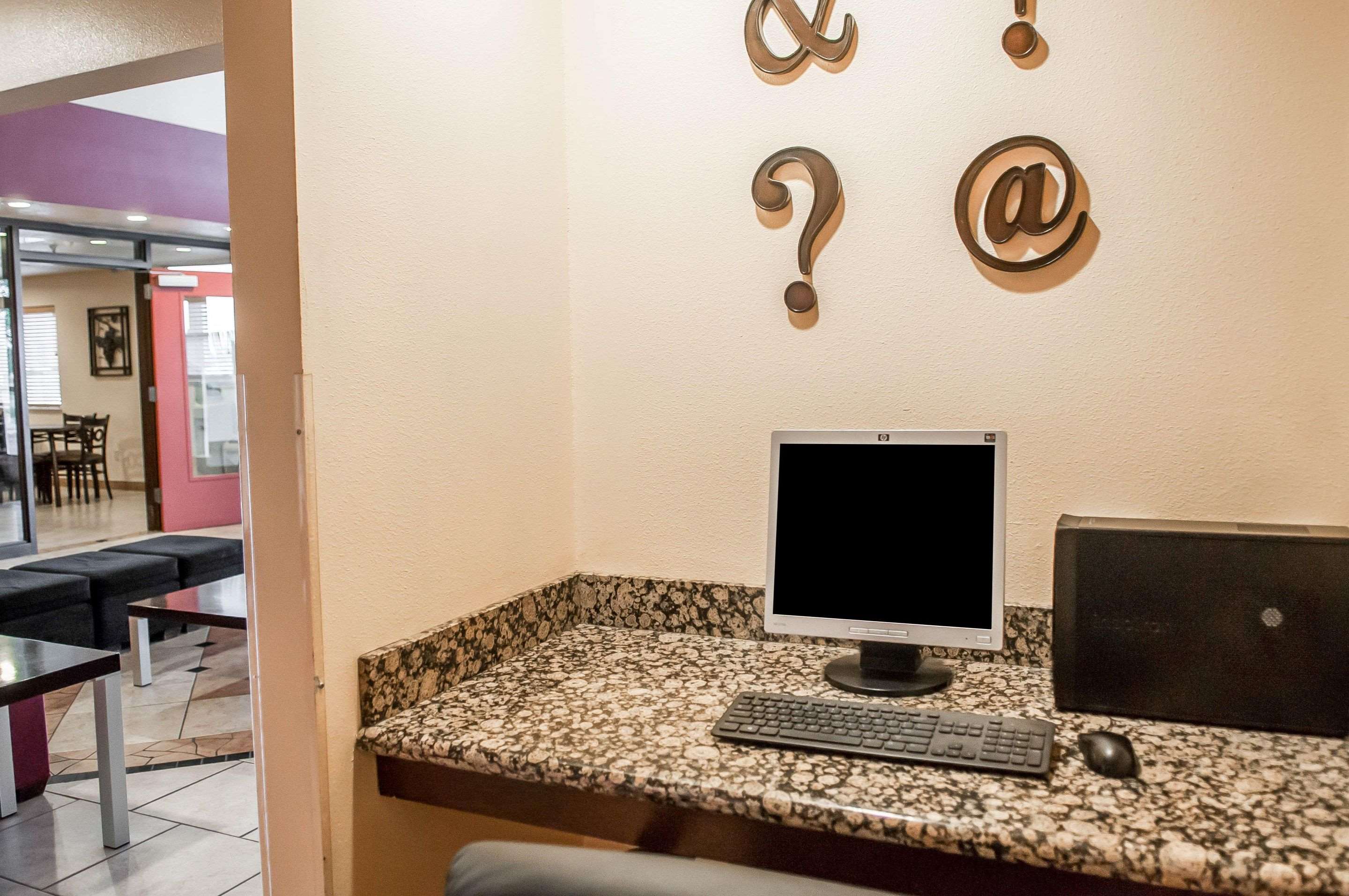 Business center | Quality Inn