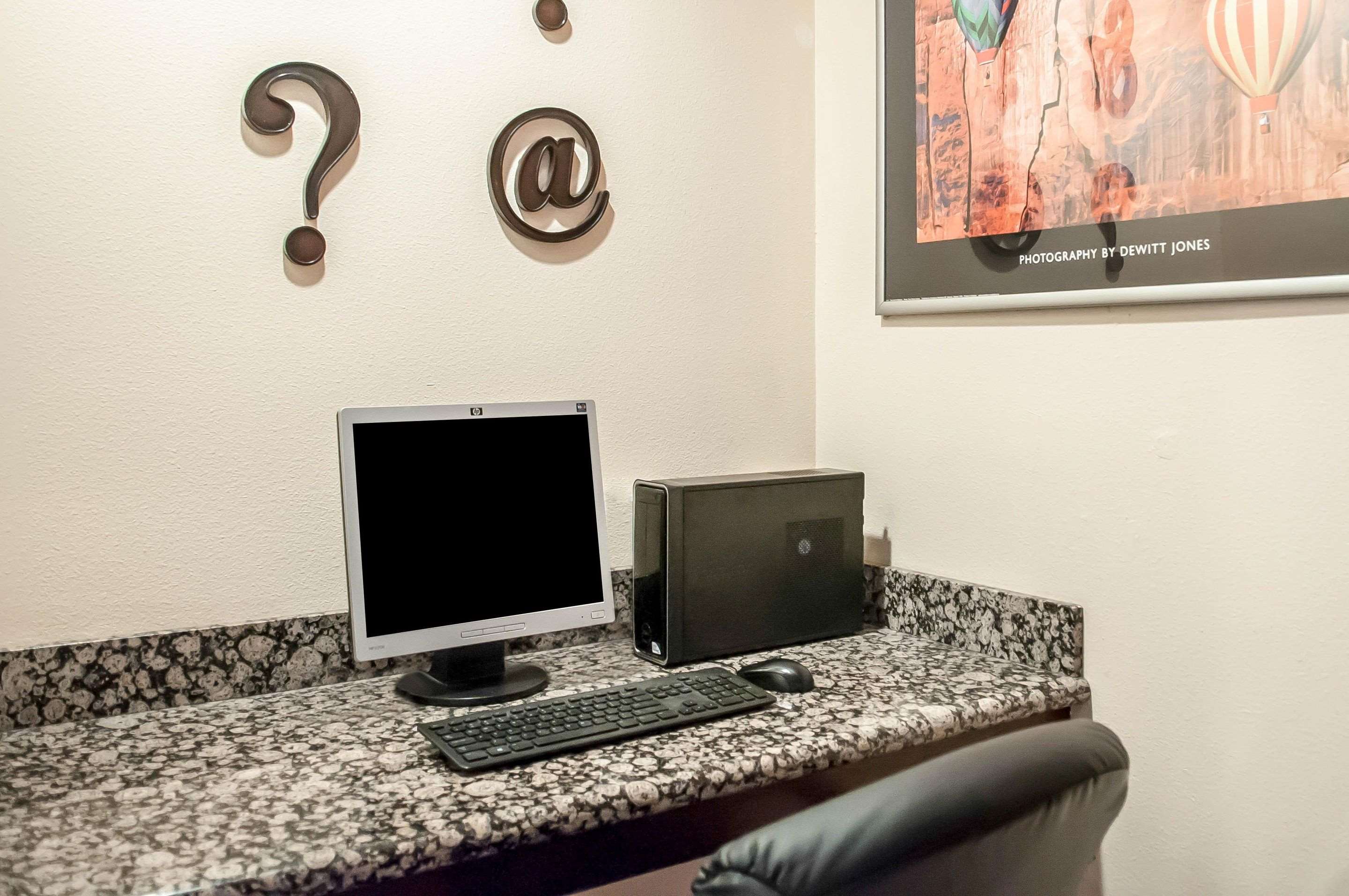 Business center | Quality Inn