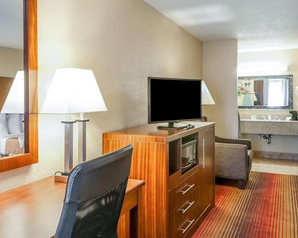  - Quality Inn & Suites West Side Albuquerque - I-40, Exit 155