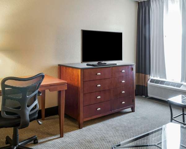 Suite - Quality Inn & Suites West Side Albuquerque - I-40, Exit 155