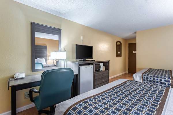  - Rodeway Inn Farmington