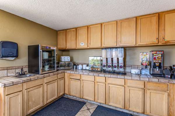 Amenities - Rodeway Inn Farmington