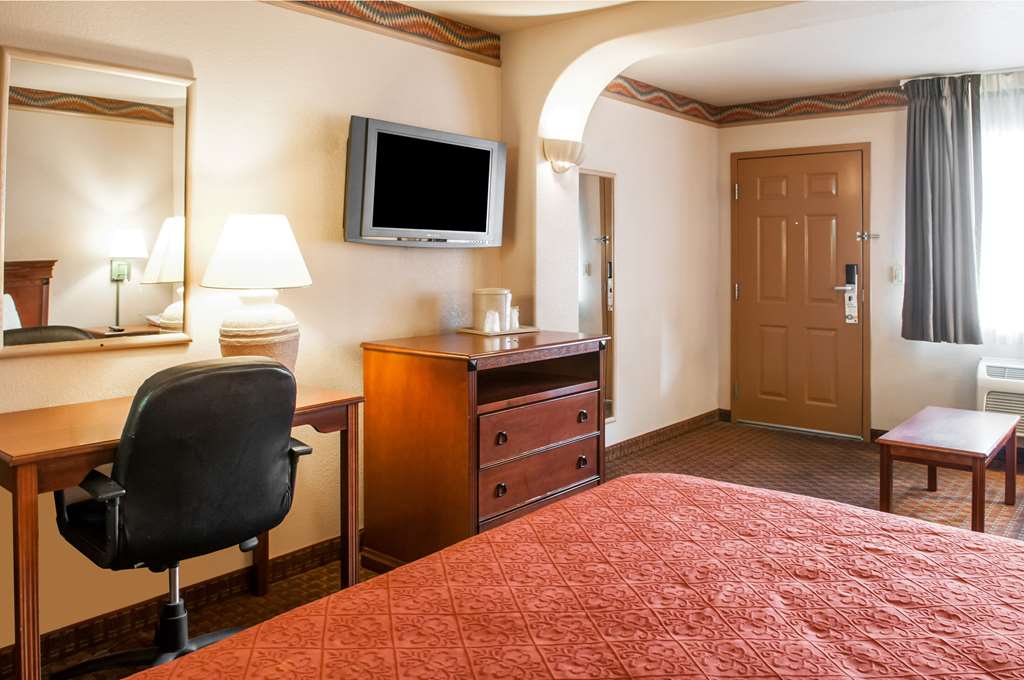 QUALITY INN AND SUITES LAS CRUCES --guestroom-Guest Room,On-Site.jpg