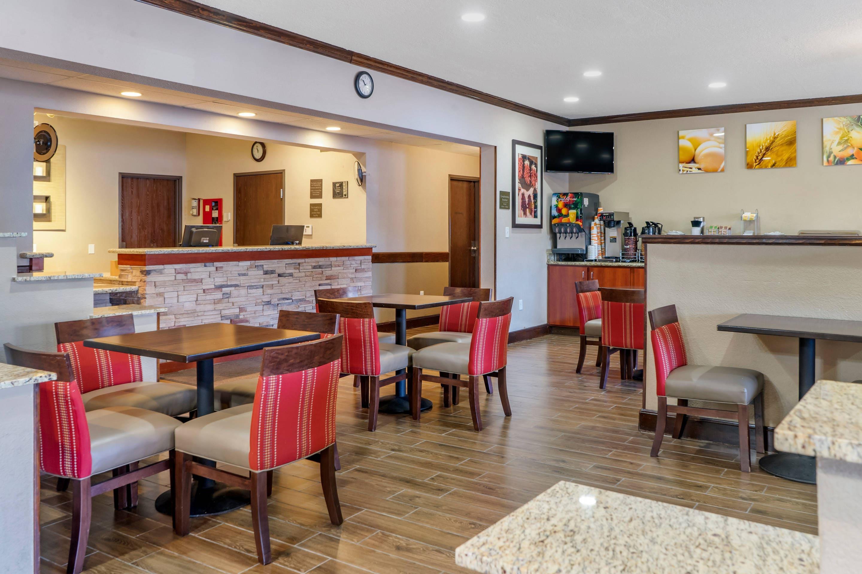 Breakfast area | Comfort Inn Albuquerque Airport