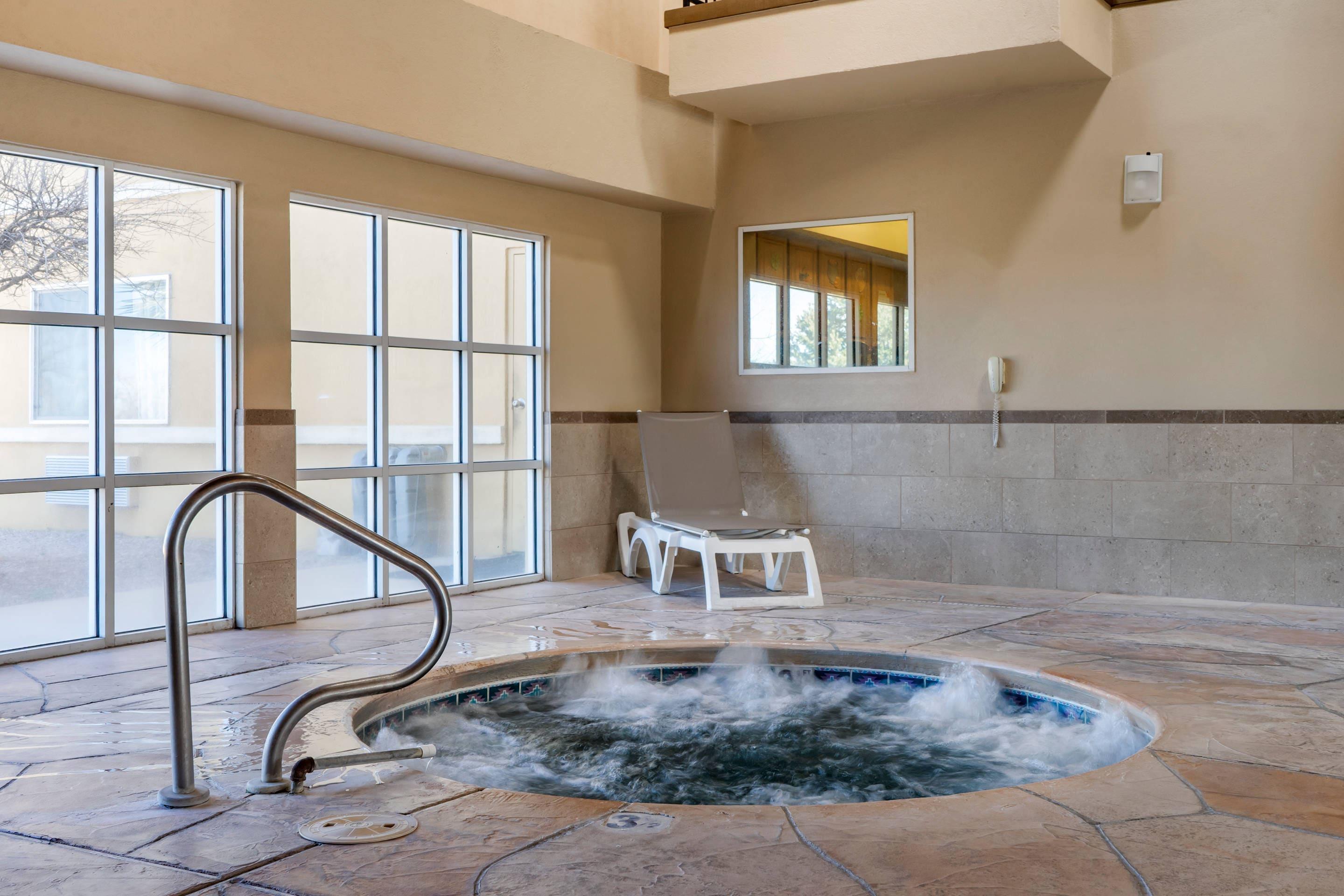 Indoor hot tub | Comfort Inn Albuquerque Airport