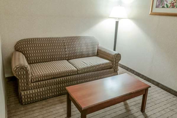 Suite - Quality Inn & Suites Grants - I-40, Exit 85