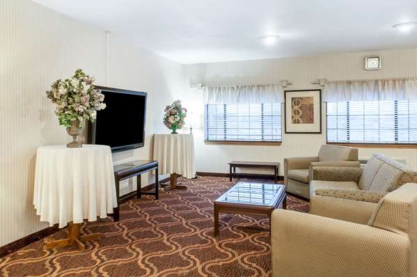  - Quality Inn & Suites Grants - I-40, Exit 85
