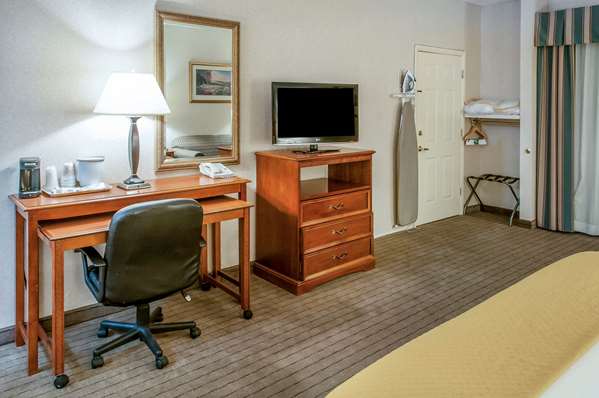  - Quality Inn & Suites Grants - I-40, Exit 85