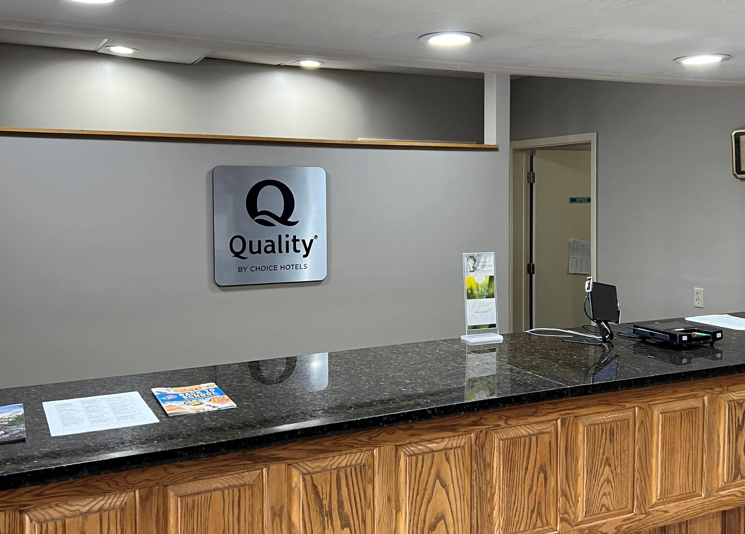 Front desk | Quality Inn & Suites Grants - I-40