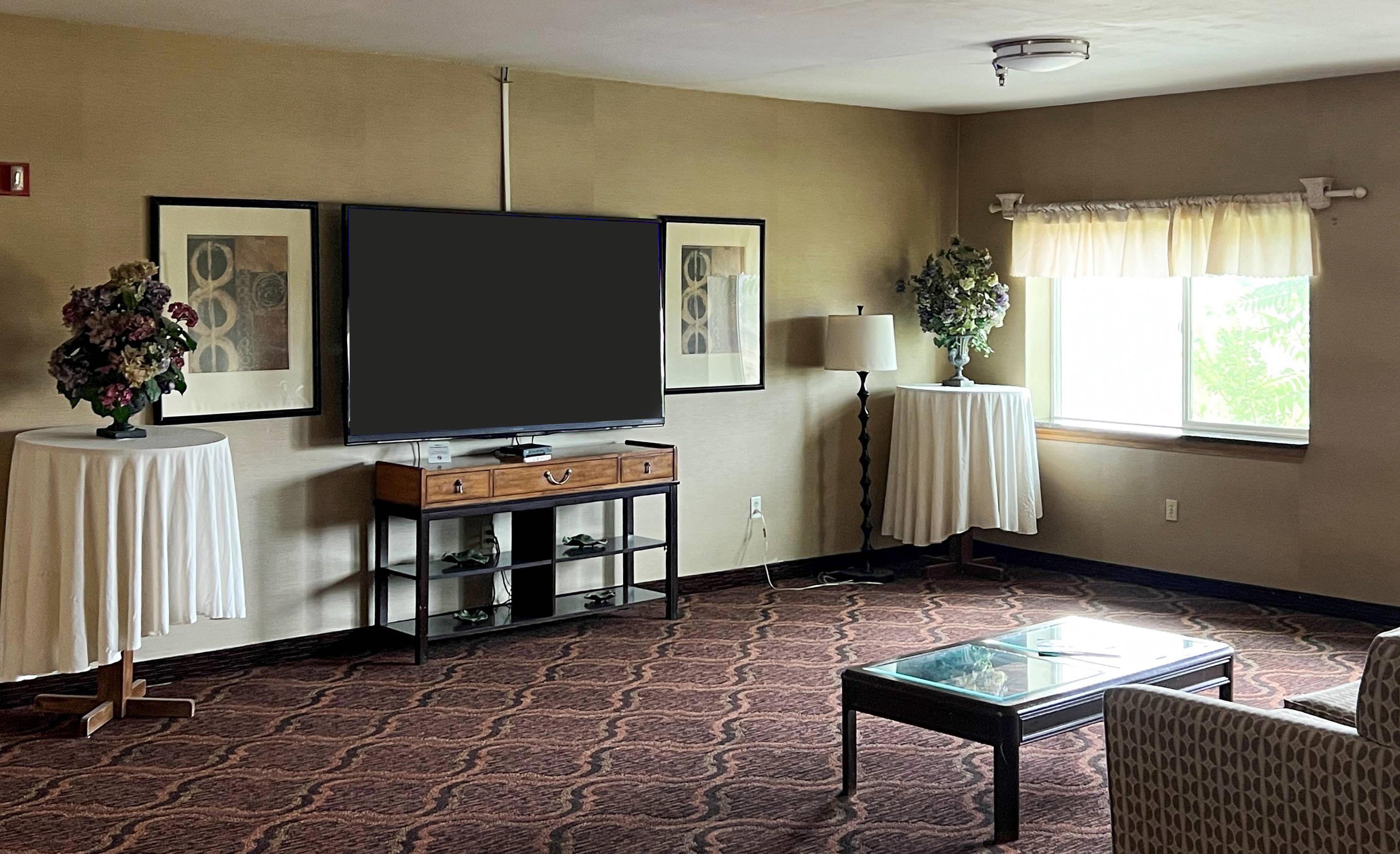 Lobby with sitting area | Quality Inn & Suites Grants - I-40