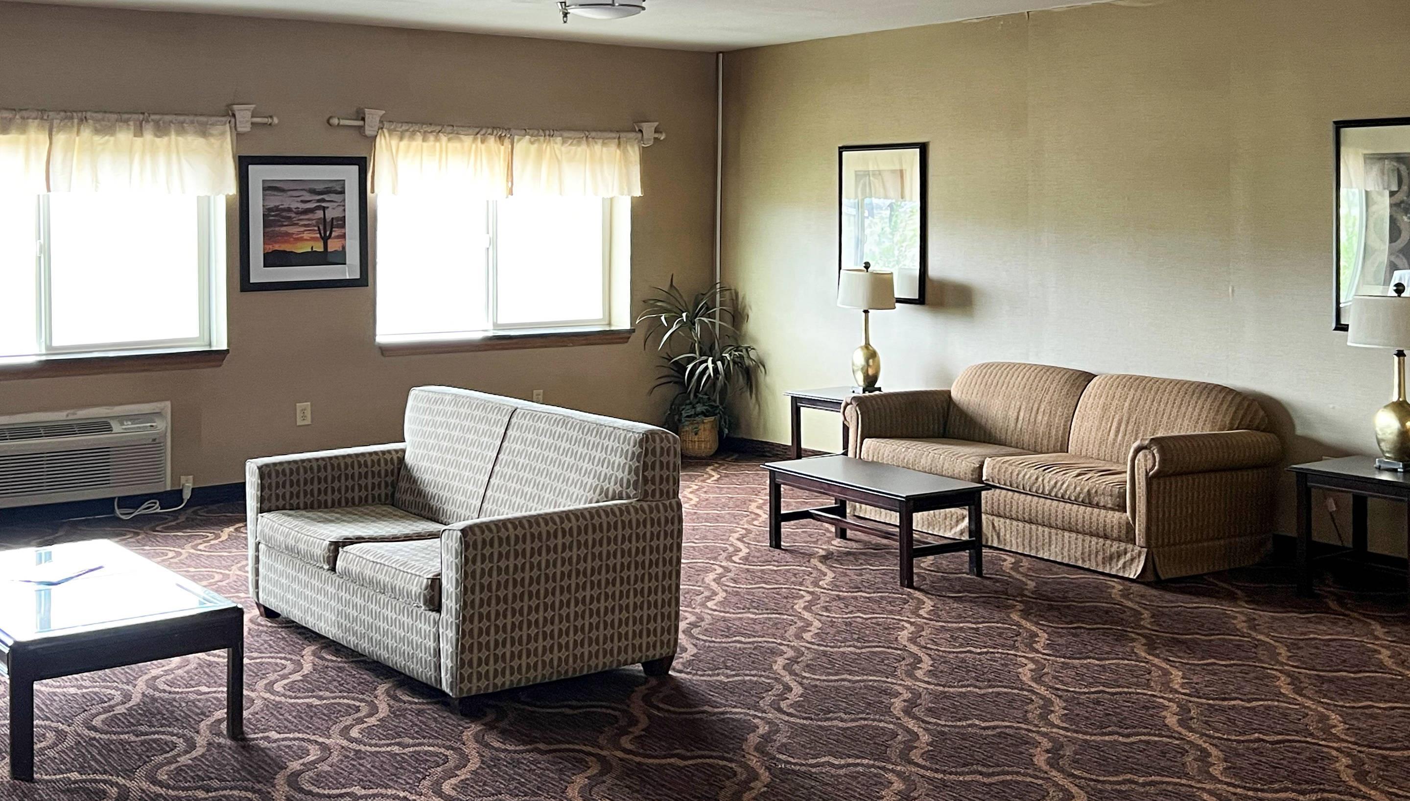 Lobby with sitting area | Quality Inn & Suites Grants - I-40