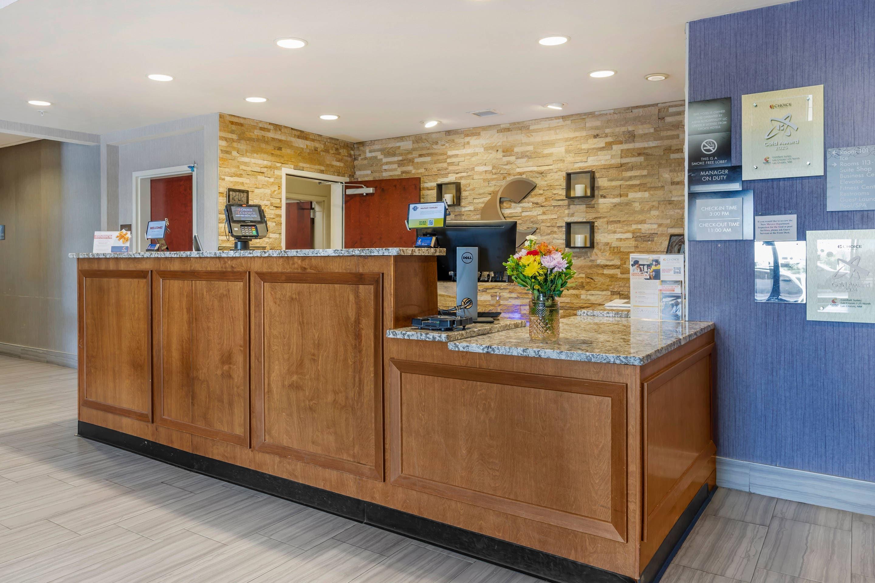 Front desk | Comfort Suites Las Cruces I-25 North
