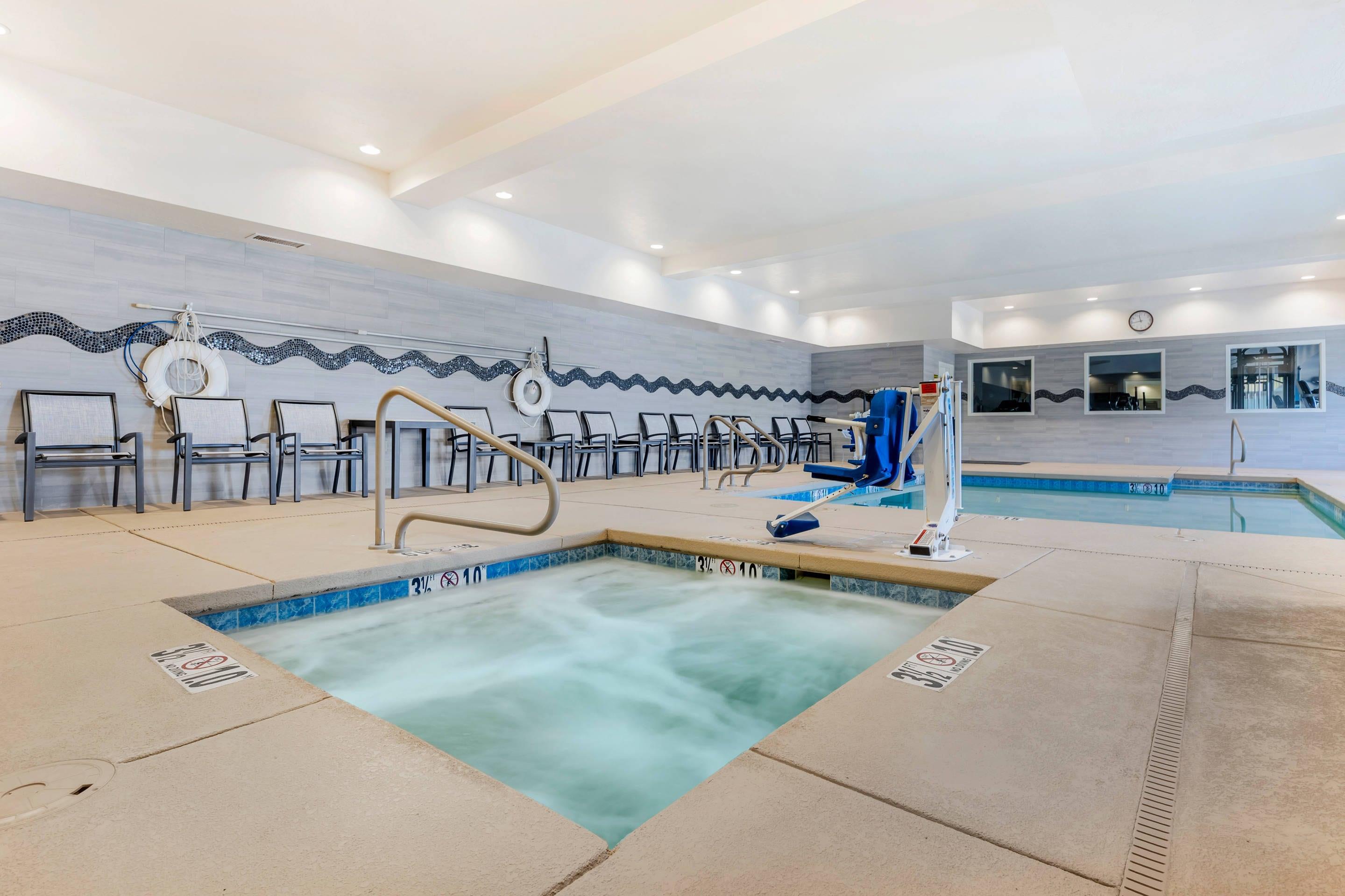 Indoor pool with hot tub | Comfort Suites Las Cruces I-25 North