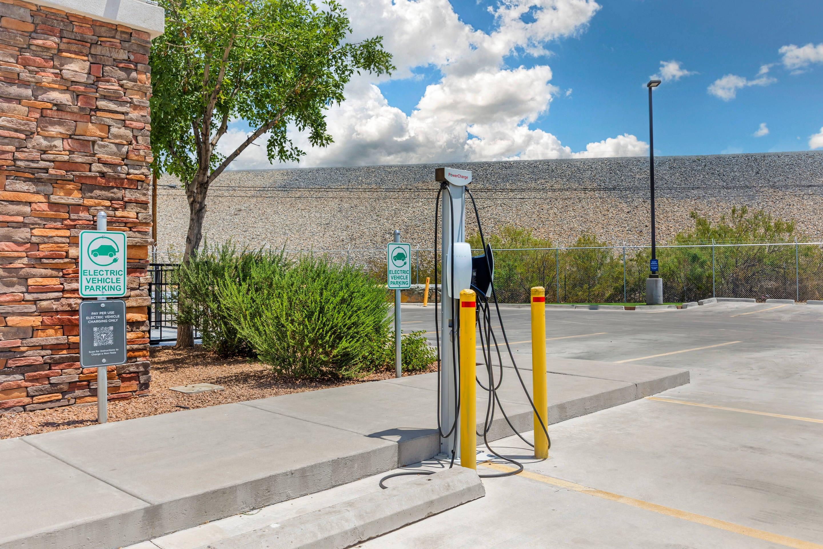 Electric vehicle charging station | Comfort Suites Las Cruces I-25 North