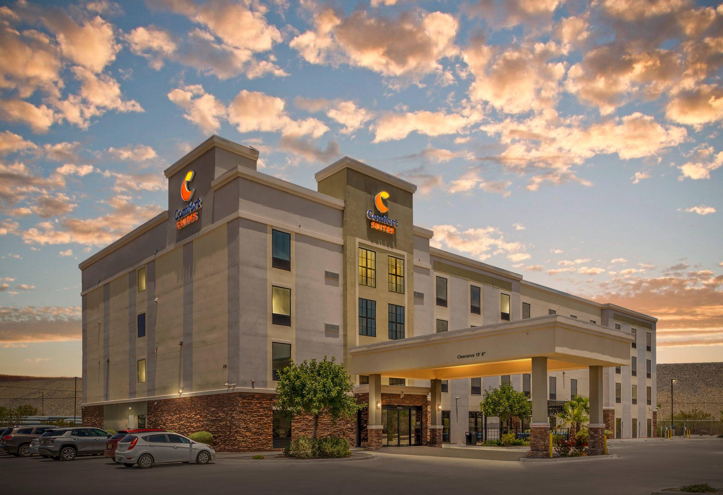 Hotel at night | Comfort Suites Las Cruces I-25 North