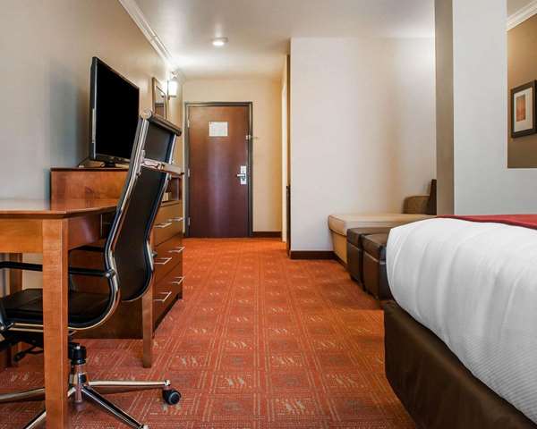  - Comfort Suites Farmington