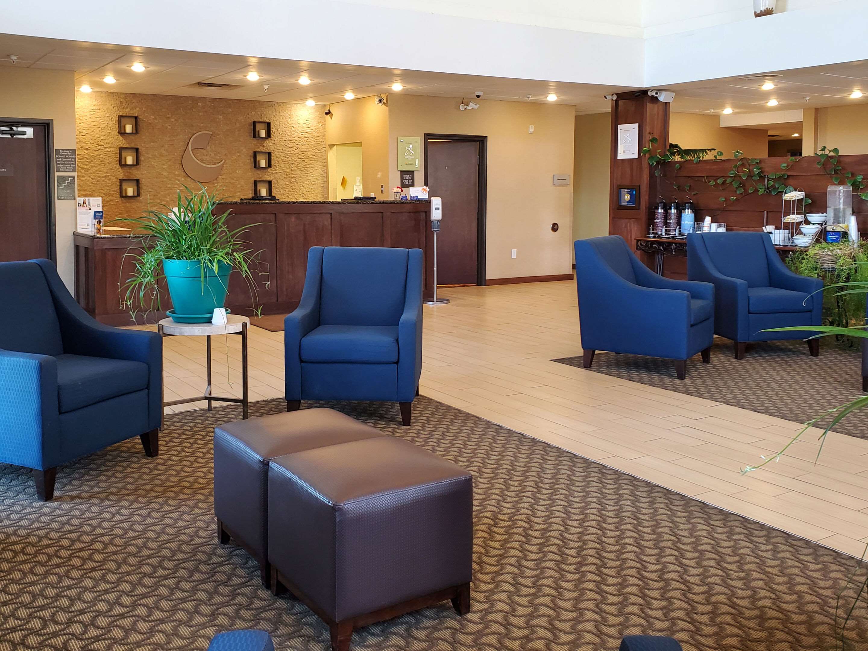 Hotel lobby | Comfort Suites Farmington