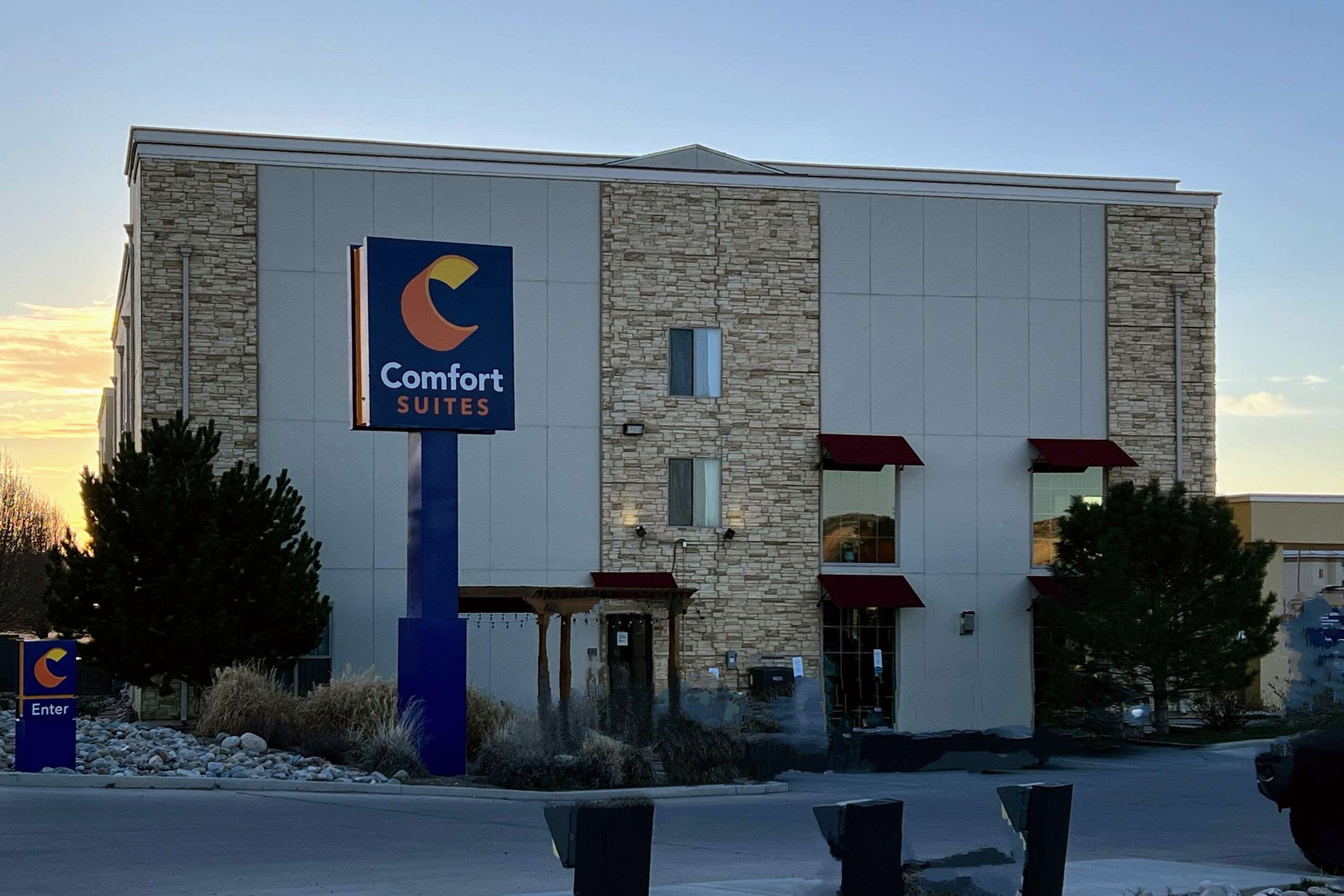 Hotel entrance | Comfort Suites Farmington