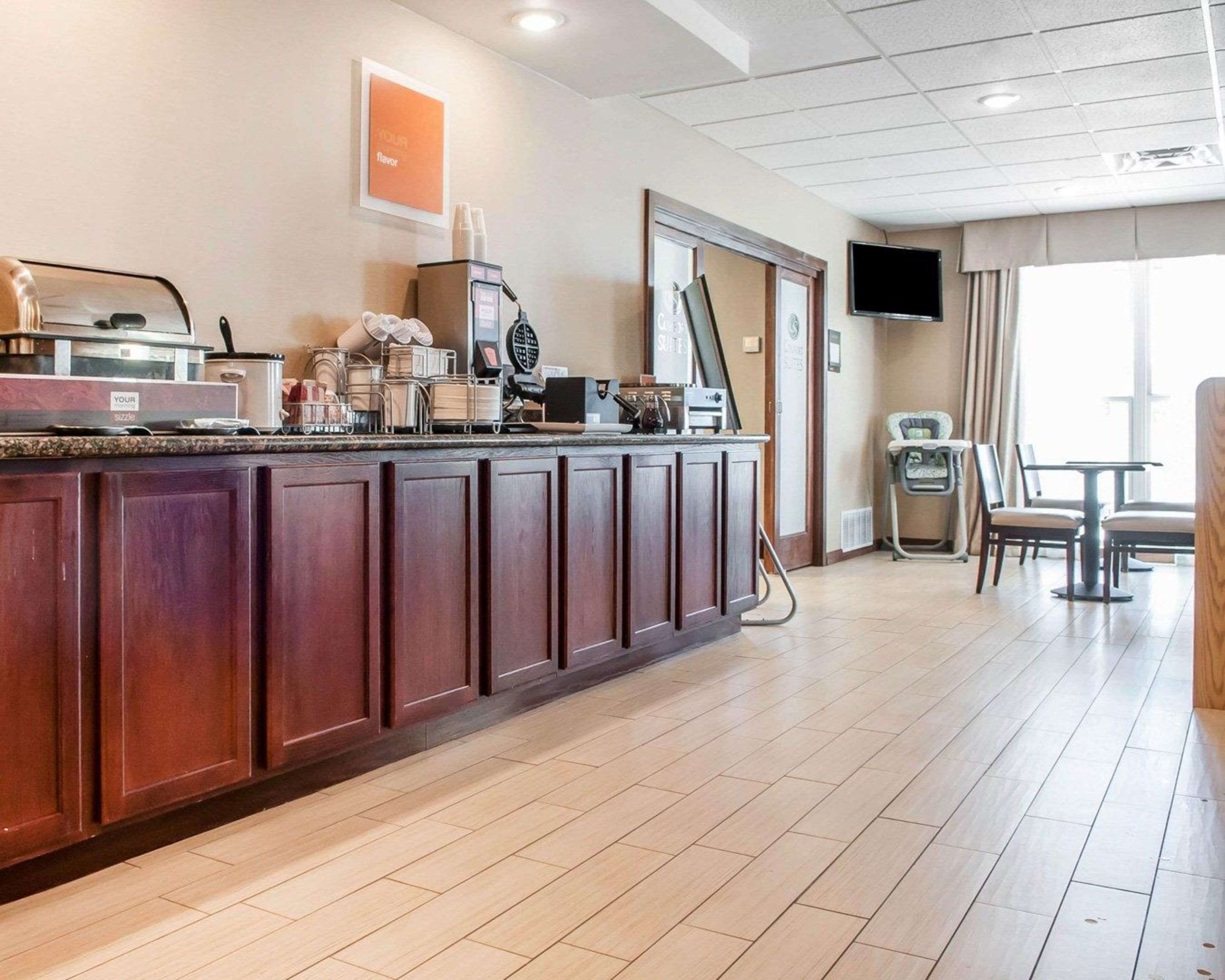 Breakfast bar | Comfort Suites Farmington