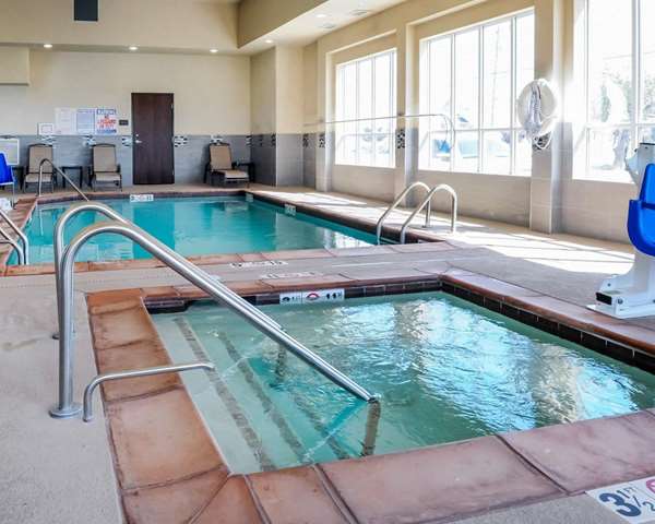 Pool - Comfort Inn & Suites Artesia