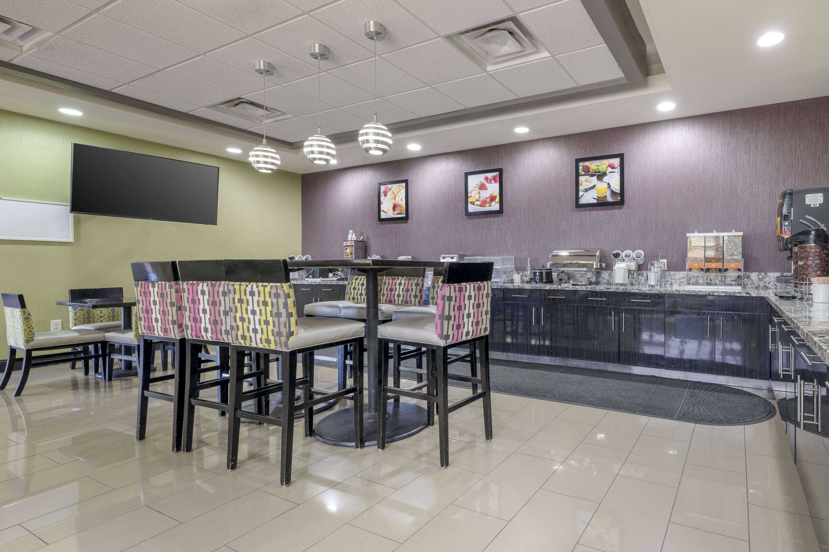 Breakfast area | Comfort Inn & Suites Artesia