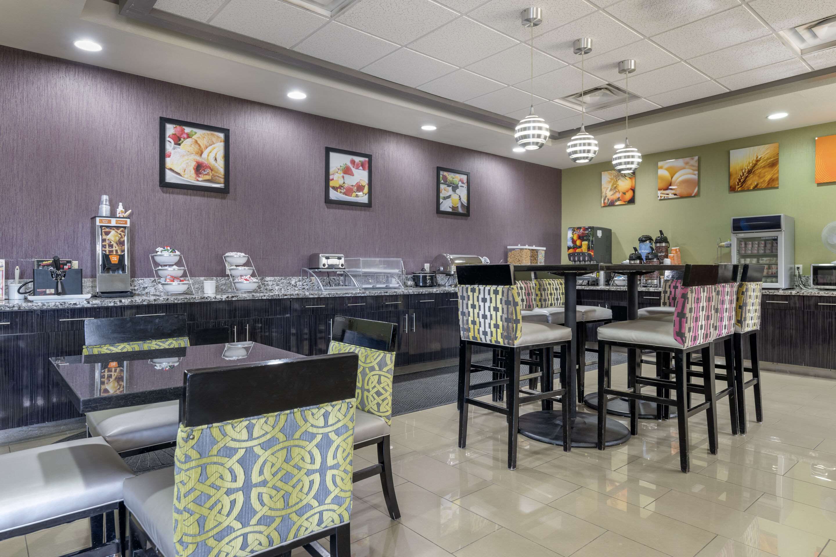 Breakfast area | Comfort Inn & Suites Artesia