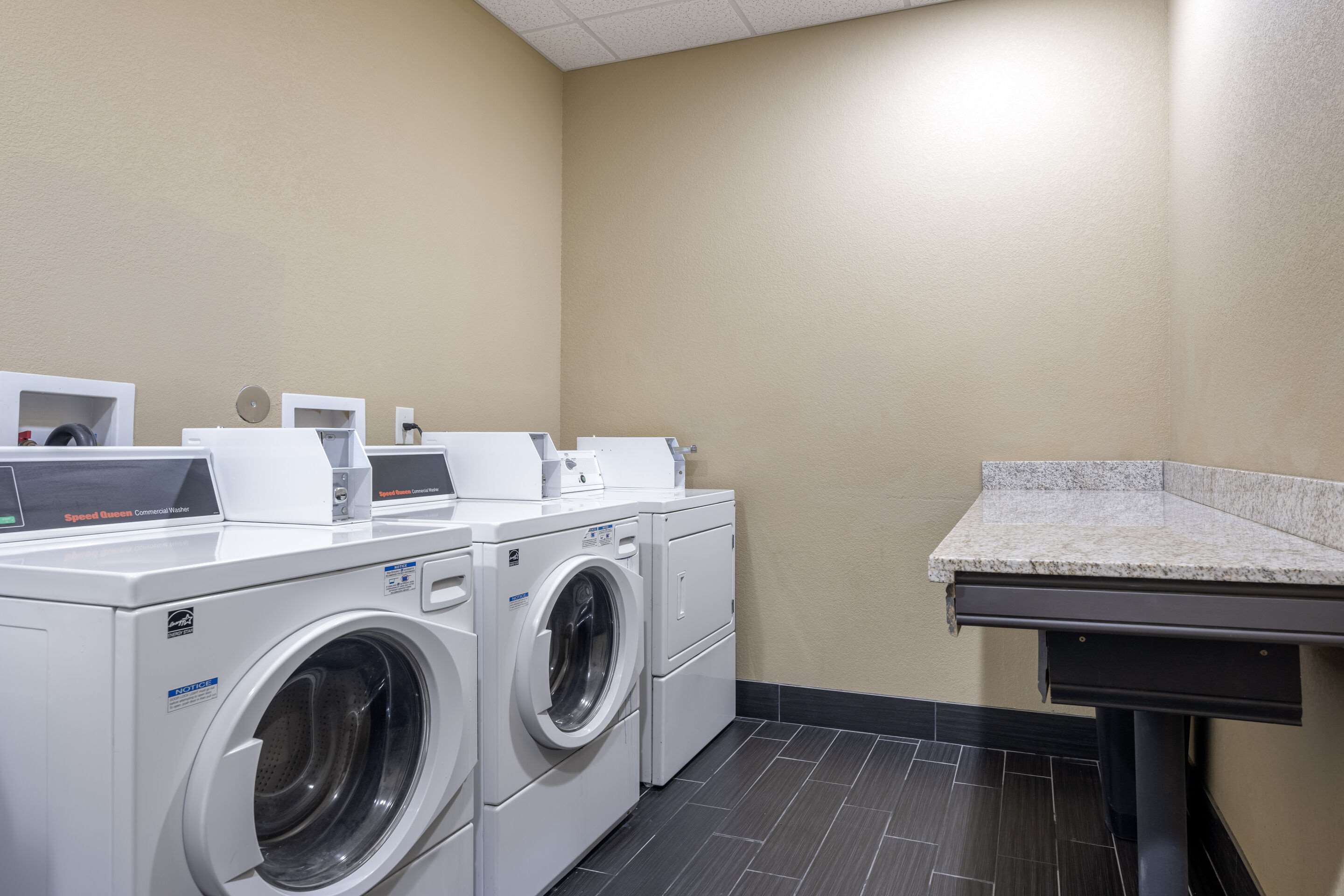 Guest laundry facilities | Comfort Inn & Suites Artesia