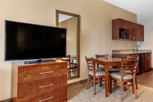  - Comfort Inn & Suites Edgewood - I-40, Exit 187