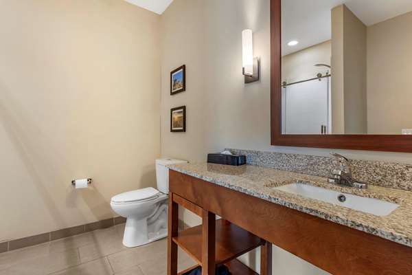  - Comfort Inn & Suites Edgewood - I-40, Exit 187