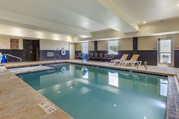 Pool - Comfort Inn & Suites Edgewood - I-40, Exit 187
