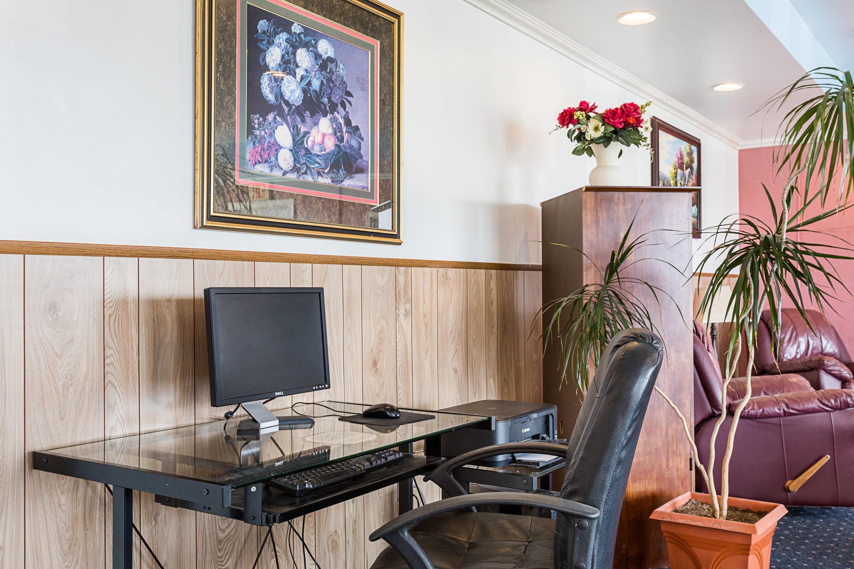 Business center | Rodeway Inn Roswell