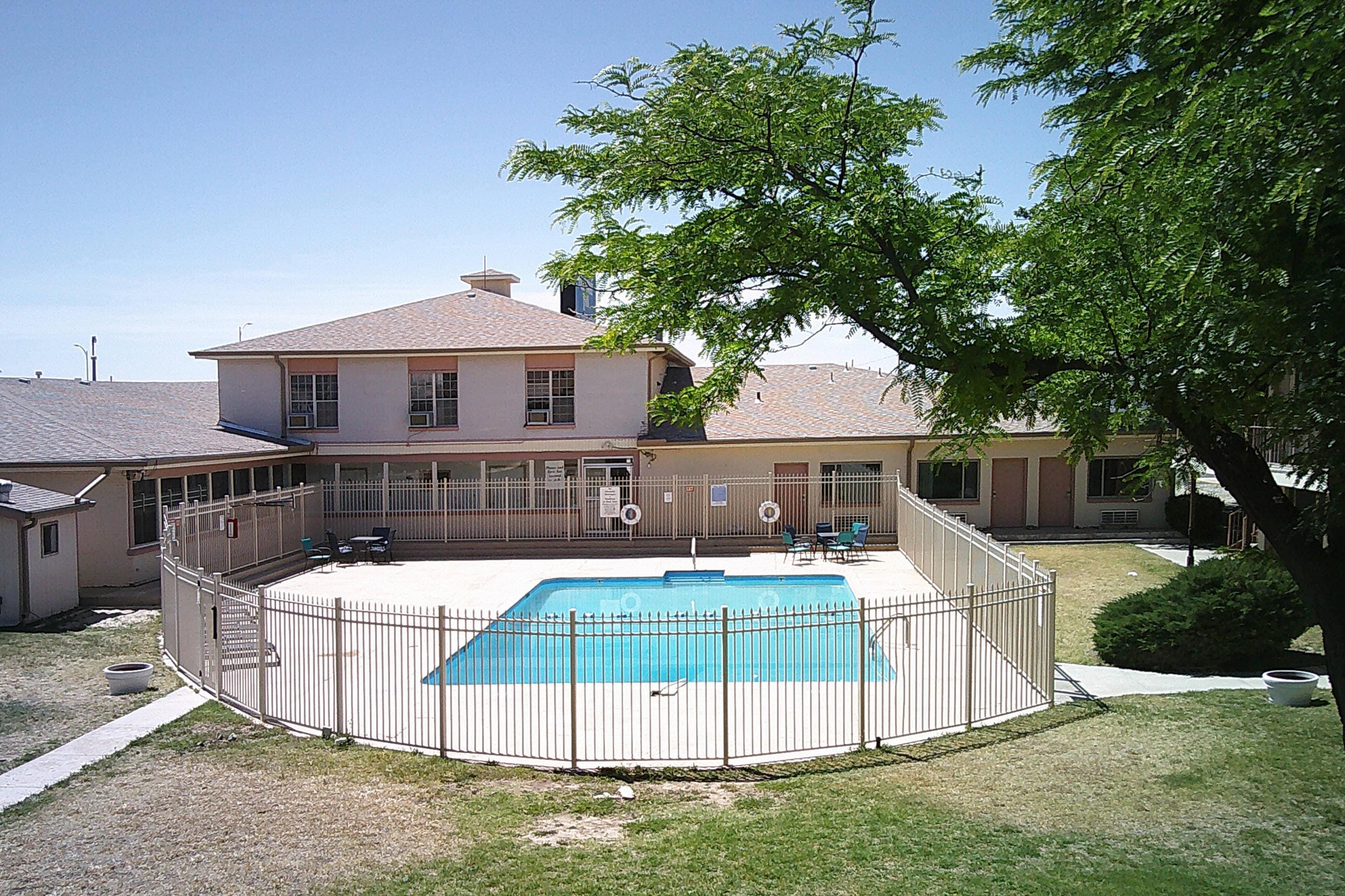 Outdoor pool | Rodeway Inn Roswell