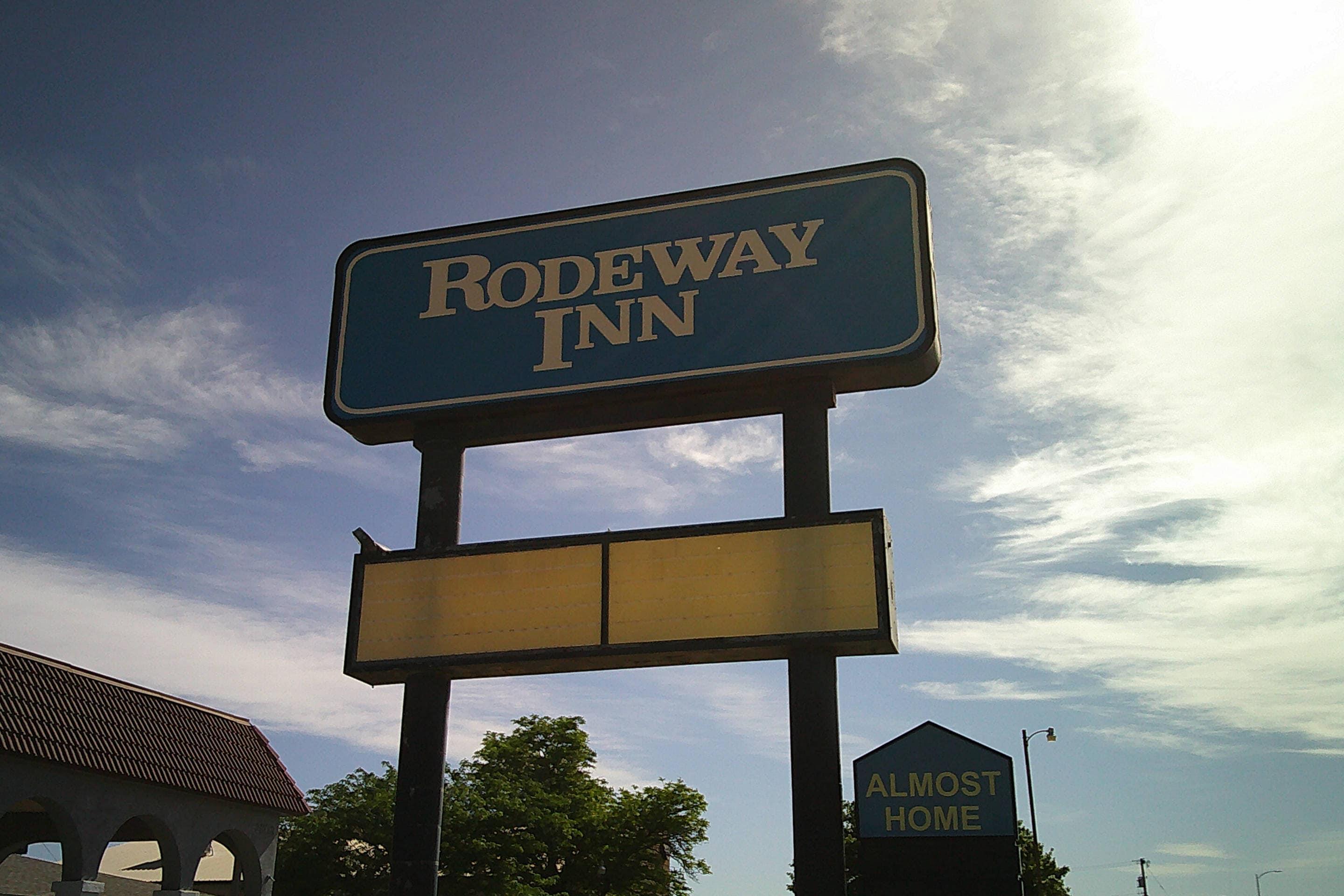 Hotel exterior | Rodeway Inn Roswell