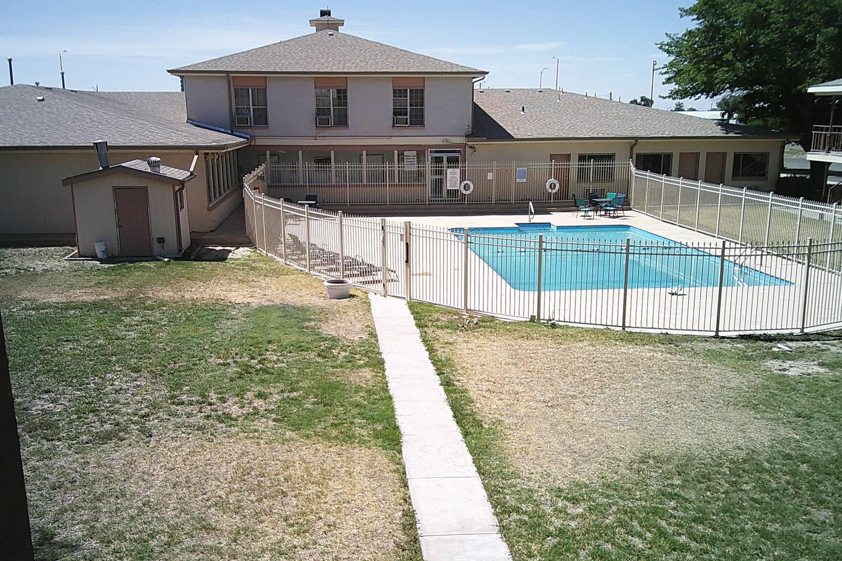 Outdoor pool | Rodeway Inn Roswell