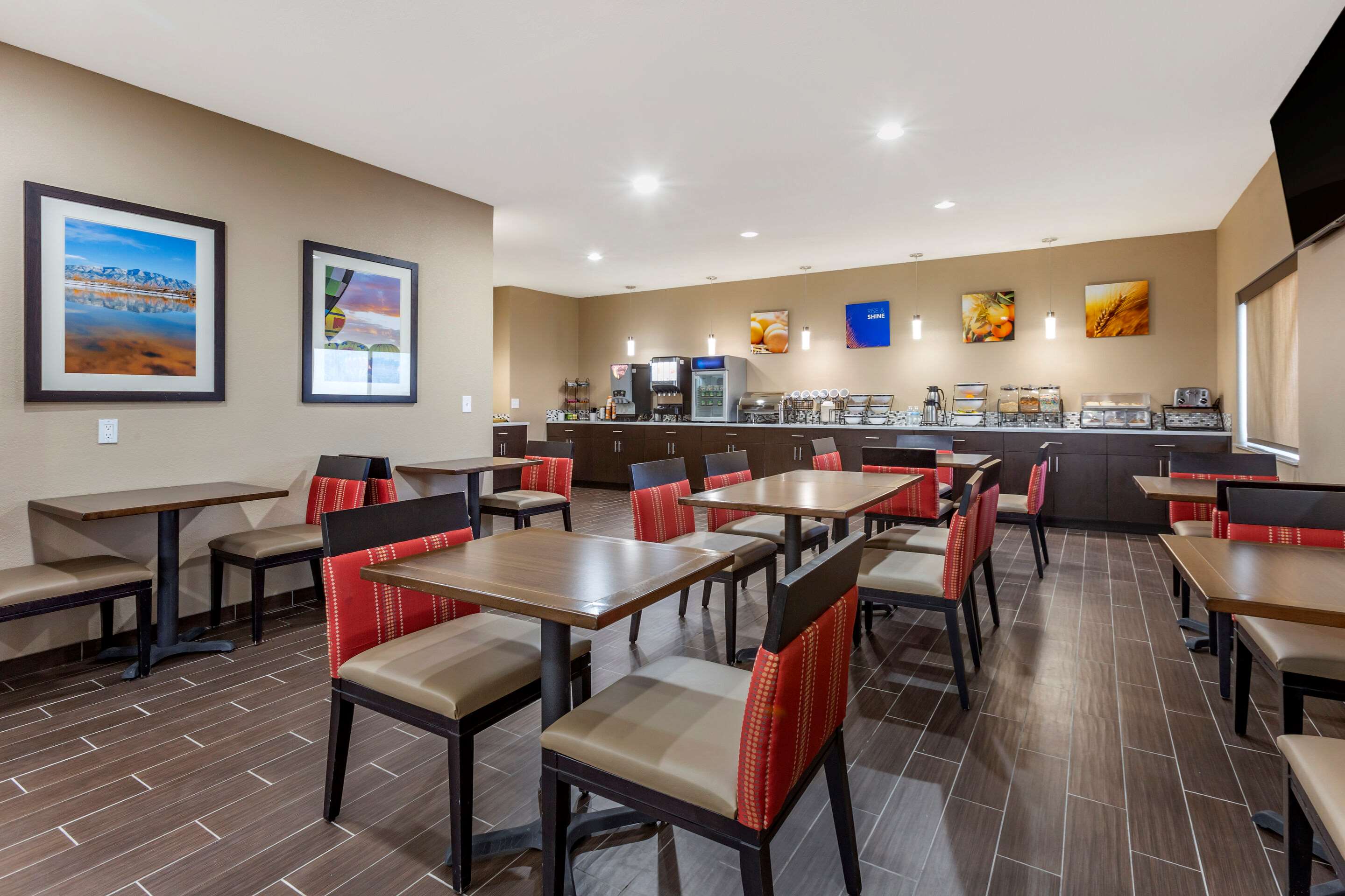 Breakfast area | Comfort Inn & Suites Alameda at Albuquerque Balloon Fiesta Park