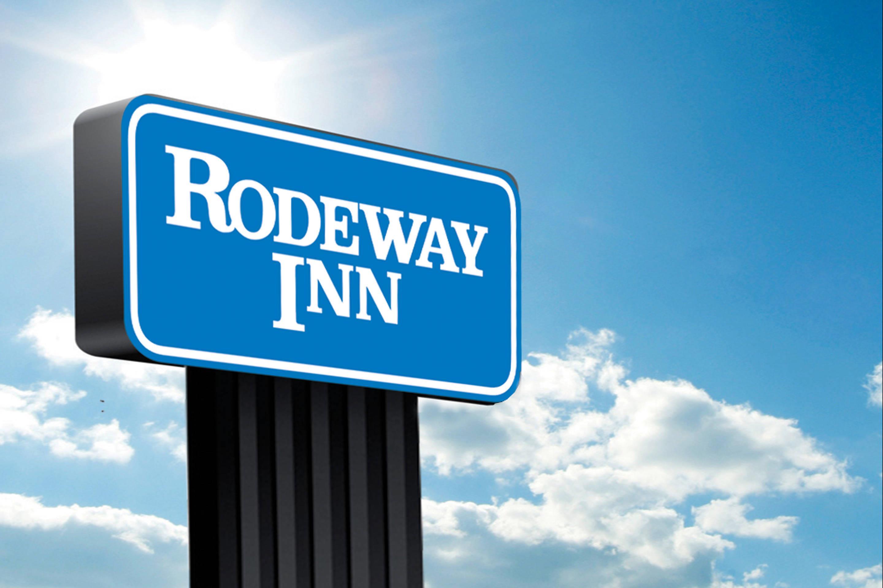 Rodeway Inn Sign | Sleep Inn Airport