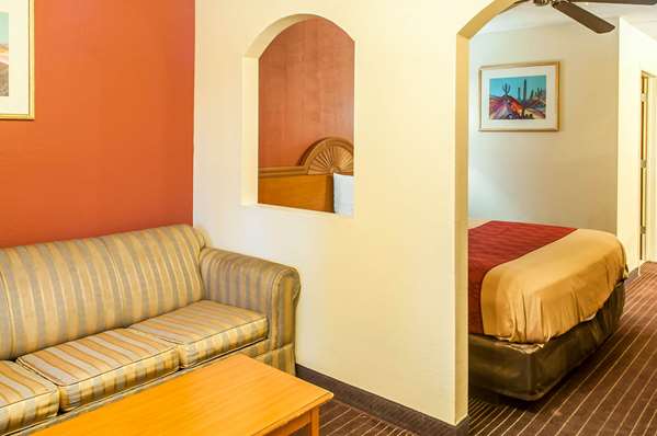 Suite - Econo Lodge Albuquerque West - I-40, Exit 155