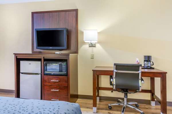  - Econo Lodge Albuquerque West - I-40, Exit 155