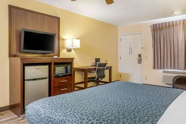  - Econo Lodge Albuquerque West - I-40, Exit 155