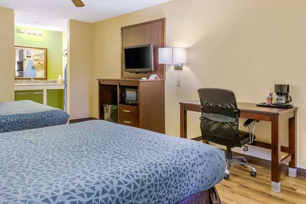  - Econo Lodge Albuquerque West - I-40, Exit 155