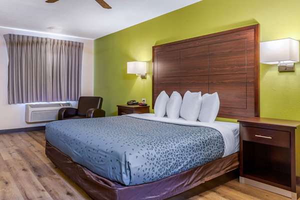  - Econo Lodge Albuquerque West - I-40, Exit 155