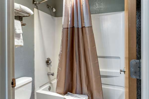  - Econo Lodge Albuquerque West - I-40, Exit 155