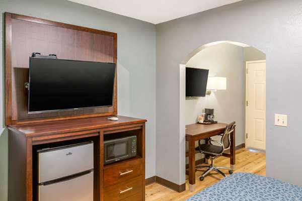 Suite - Econo Lodge Albuquerque West - I-40, Exit 155